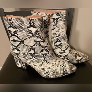 Wetkiss Women Snakeskin Boots Size 8